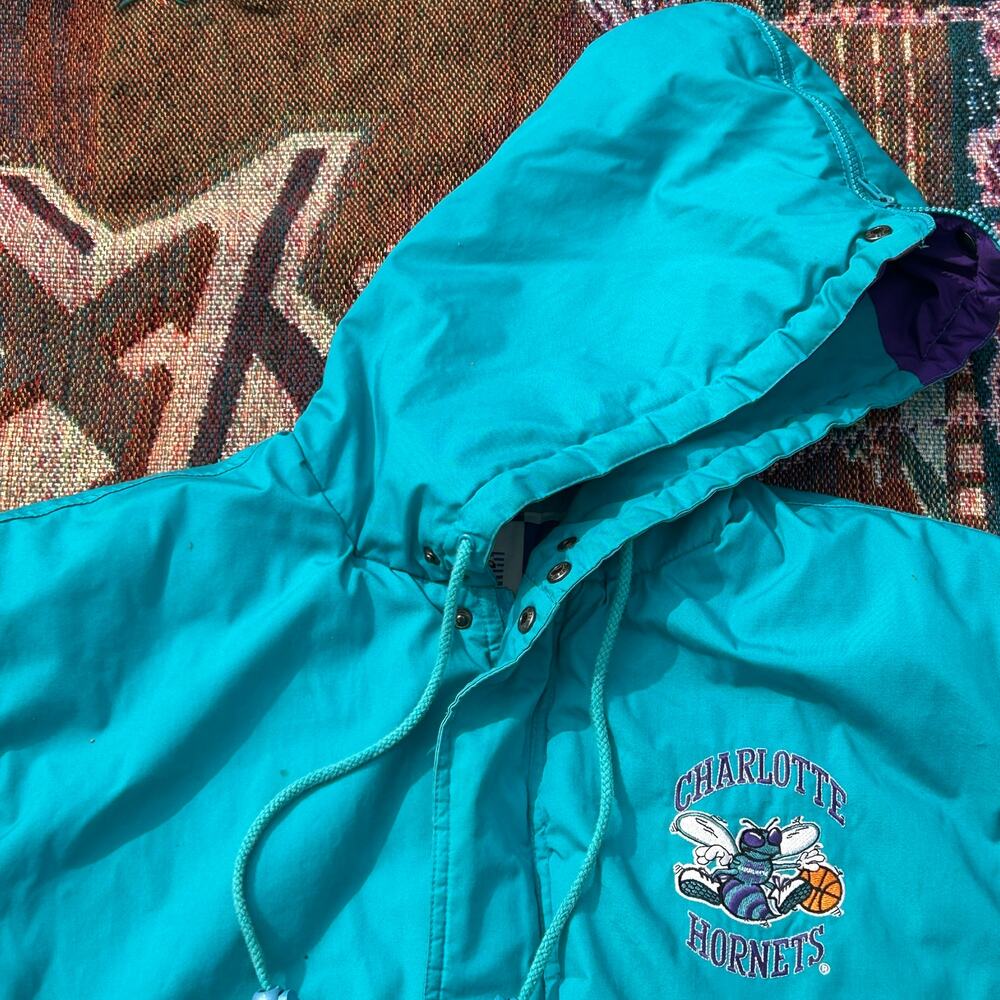 Vintage 90’s Charlotte Hornets NBA Competitors Script Zip Jacket - Picture 7 of 10